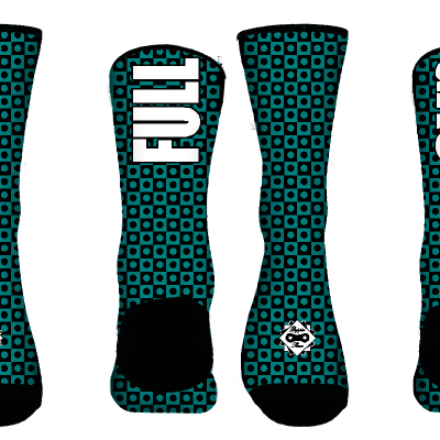 Calcetines deportivos verde turquesa con patrón de cuadrados negros y textos "FULL" y "GAS" en blanco